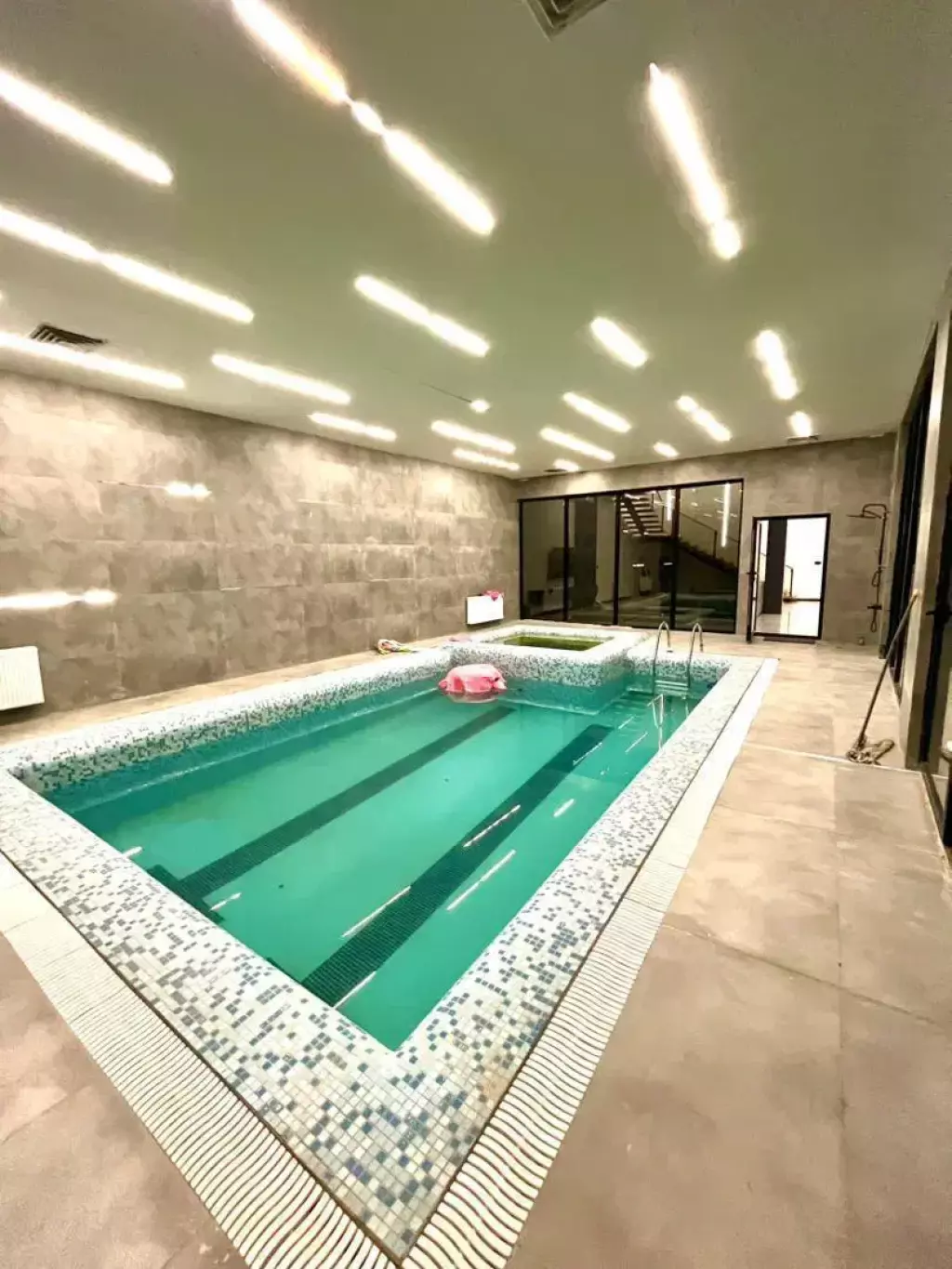اجاره باغ ویلا سرپوشیده وروباز ابگرم(تماس بگیرین)