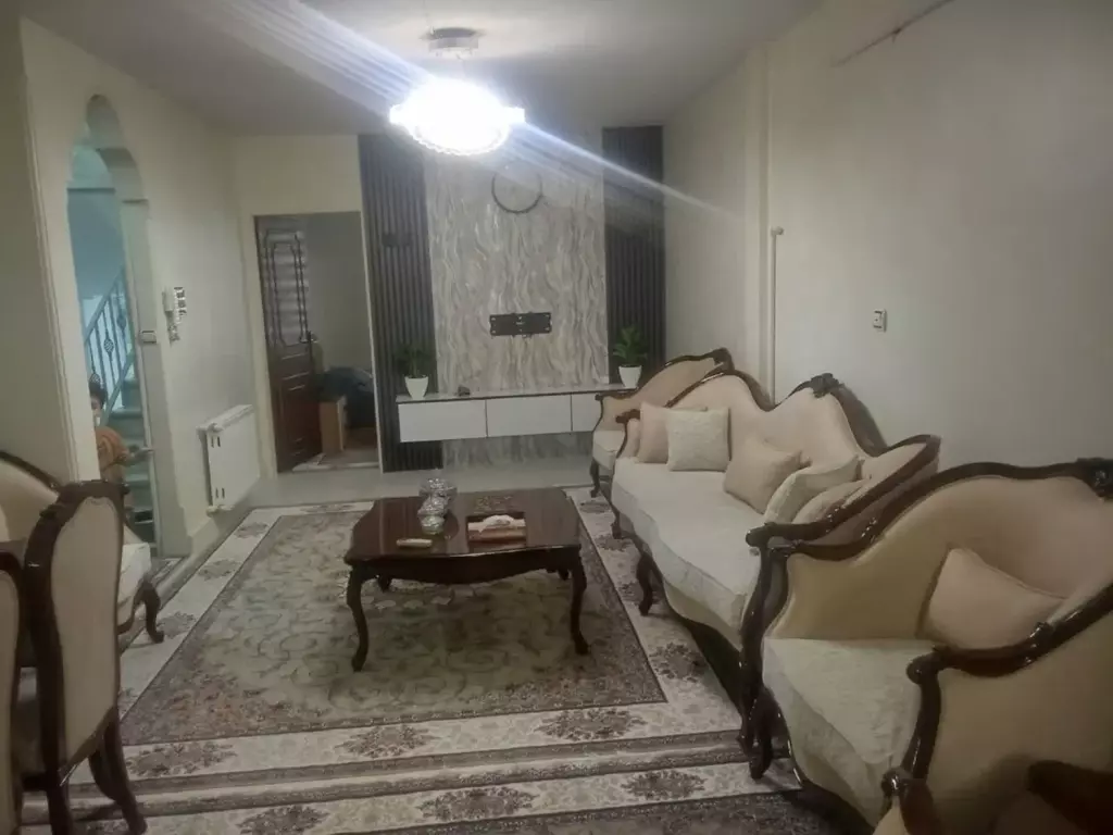 ملک دربست 3طبقه باپارکینگ