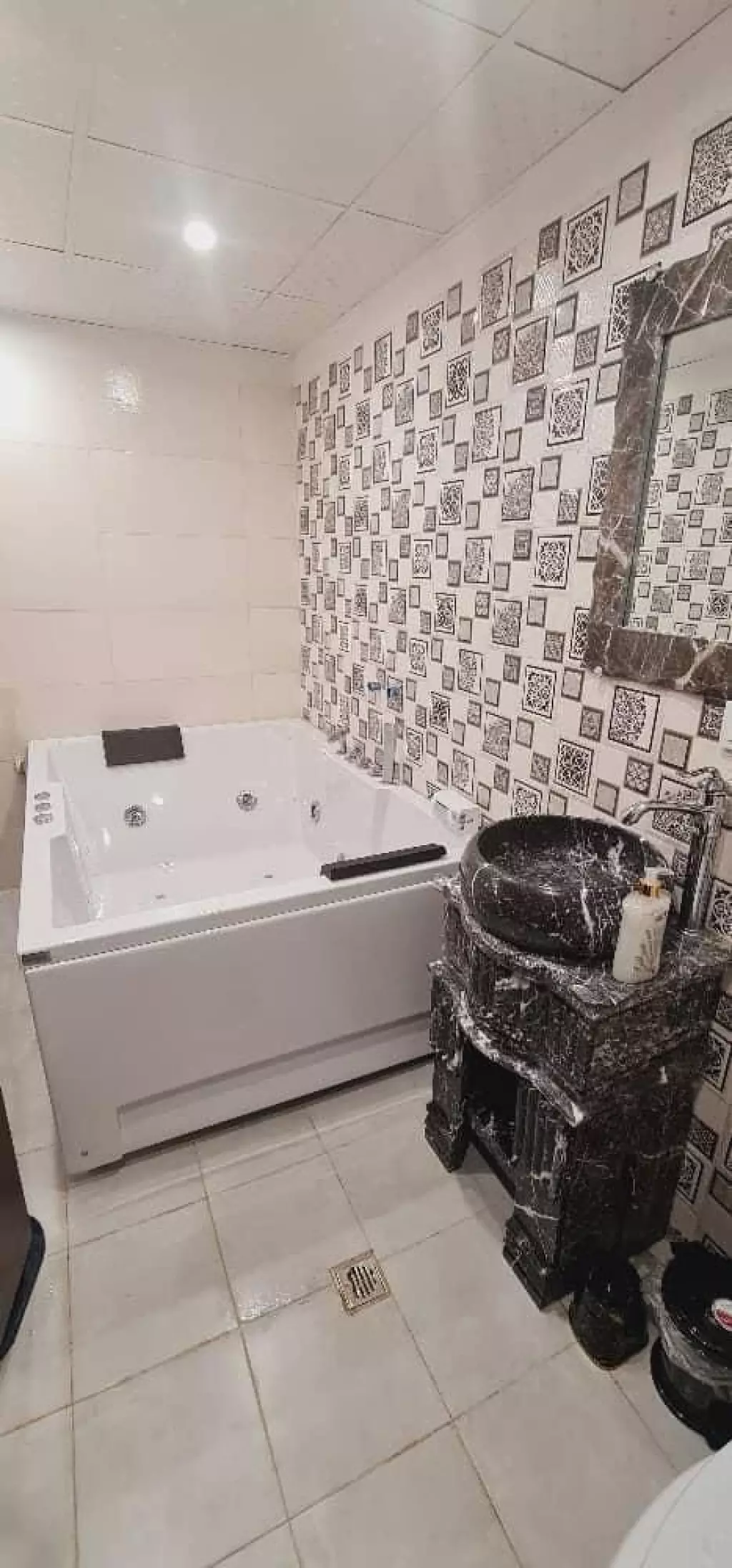 یک خوابه جکوزی شیک