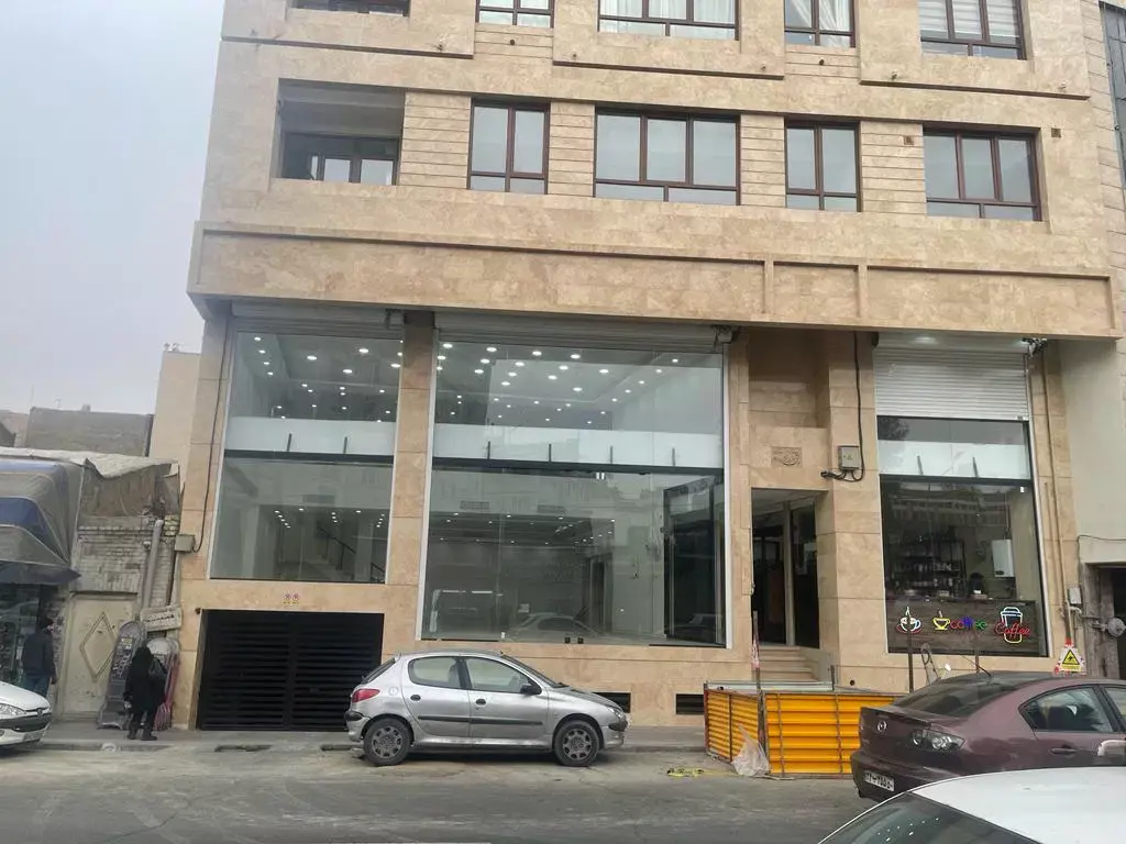 مغازه بر خیابان اذربایجان - تصویر 2
