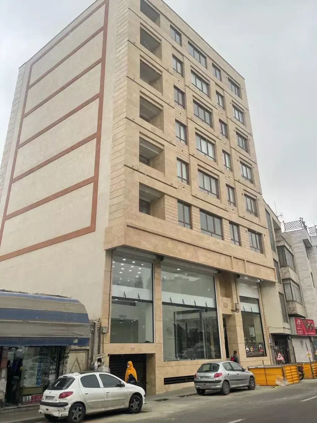 مغازه بر خیابان اذربایجان