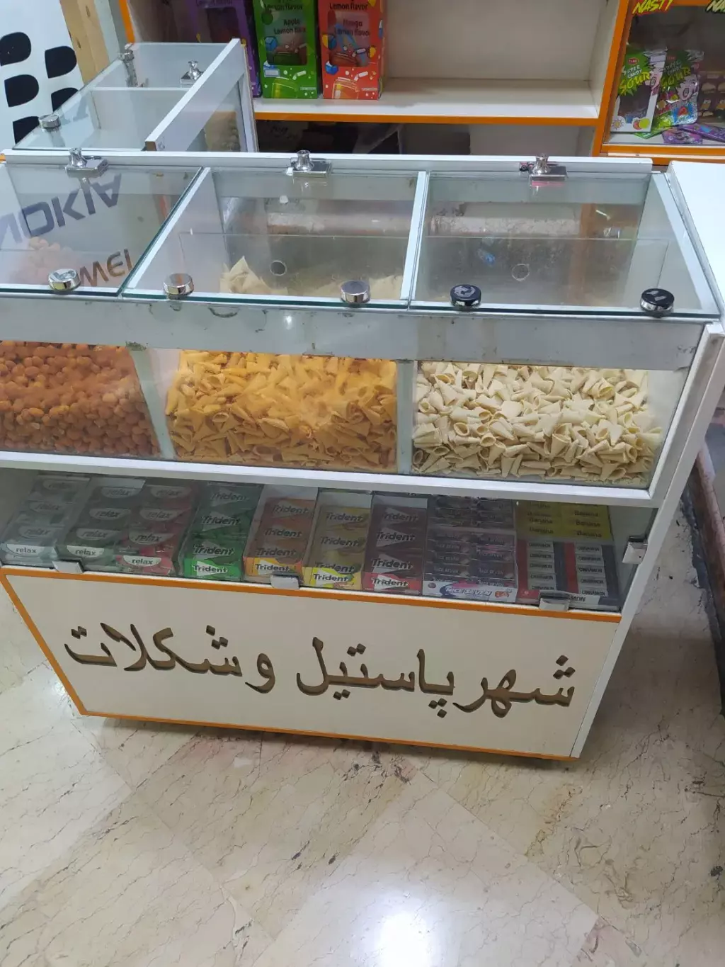 فروش یا رهن غرفه (میز)2متری میدون انقلاب