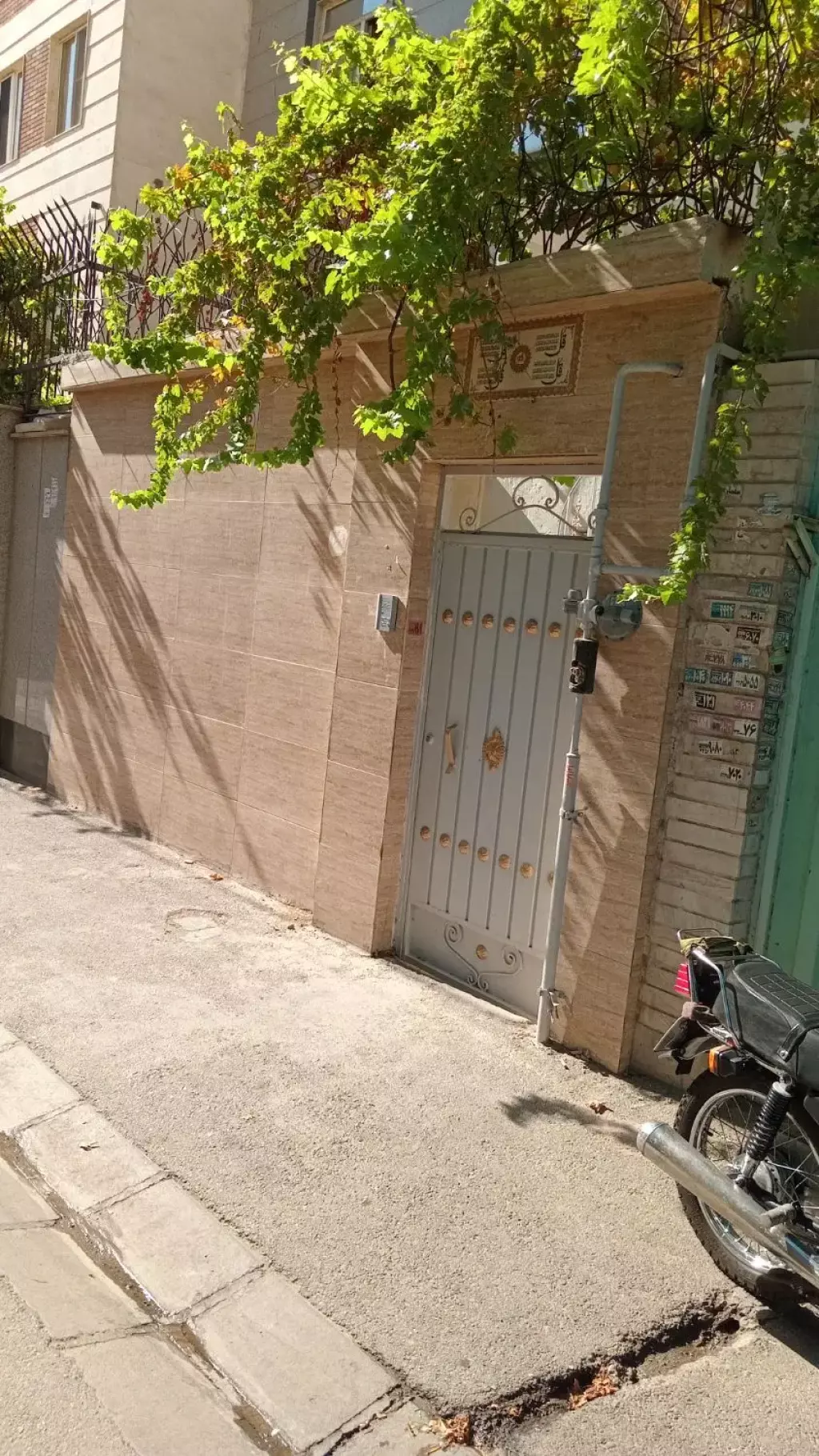 ملک حیاط دار دو طبقه میدان خراسان‌ 17شهریور جنوبی - تصویر 2