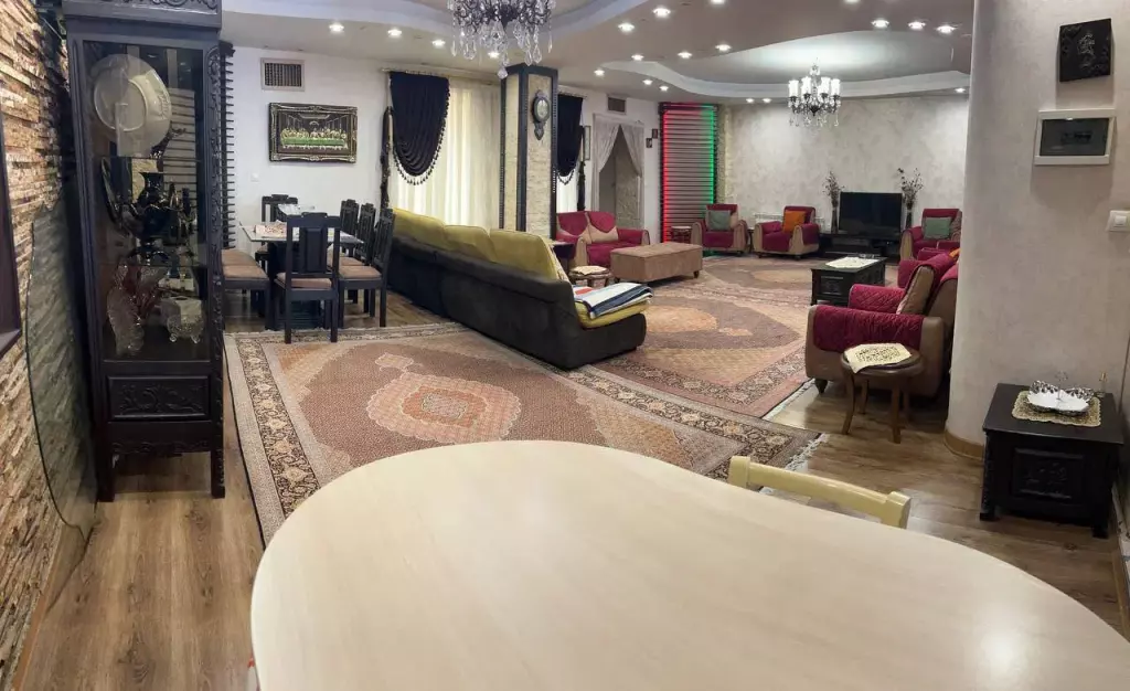آپارتمان تک واحدی ، صادقیه