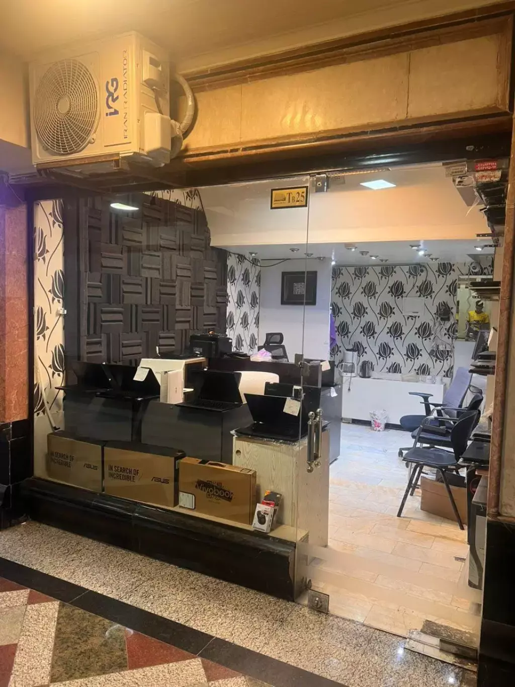 فروش اداری و تجاری 15 متری در میدان ولیعصر