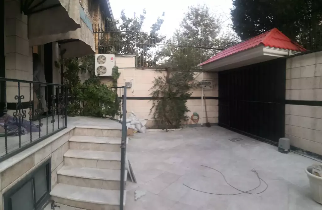 فروش خانه و ویلا 320 متری در شهرک محلاتی
