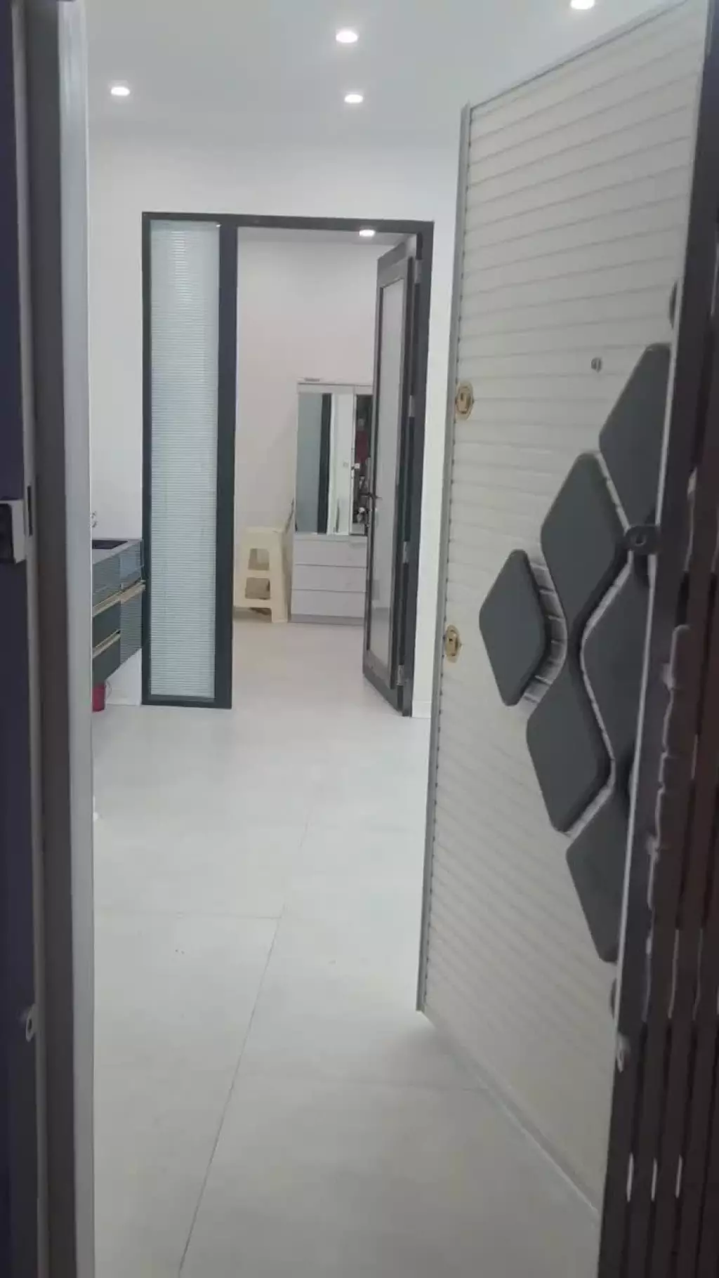 اجاره اداری و تجاری 43 متری در سعادت‌آباد