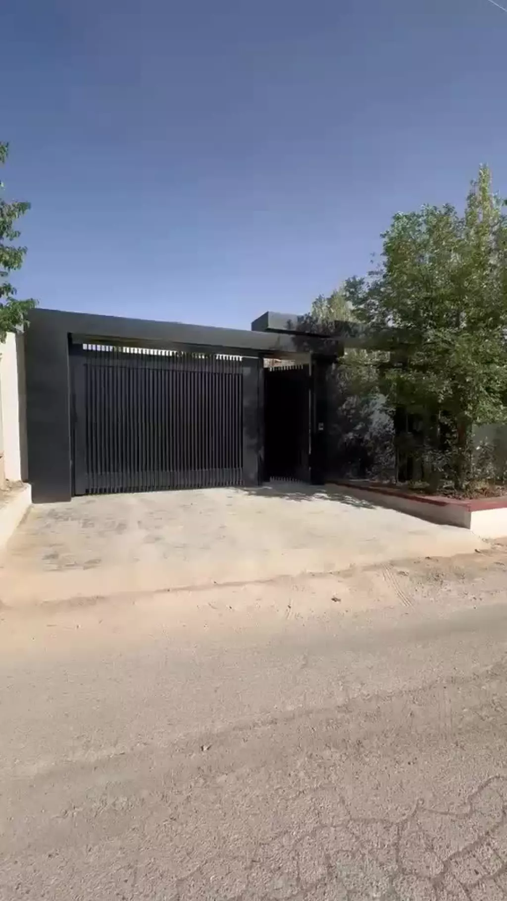 فروش خانه و ویلا 2000 متری در شهرک شهید باقری