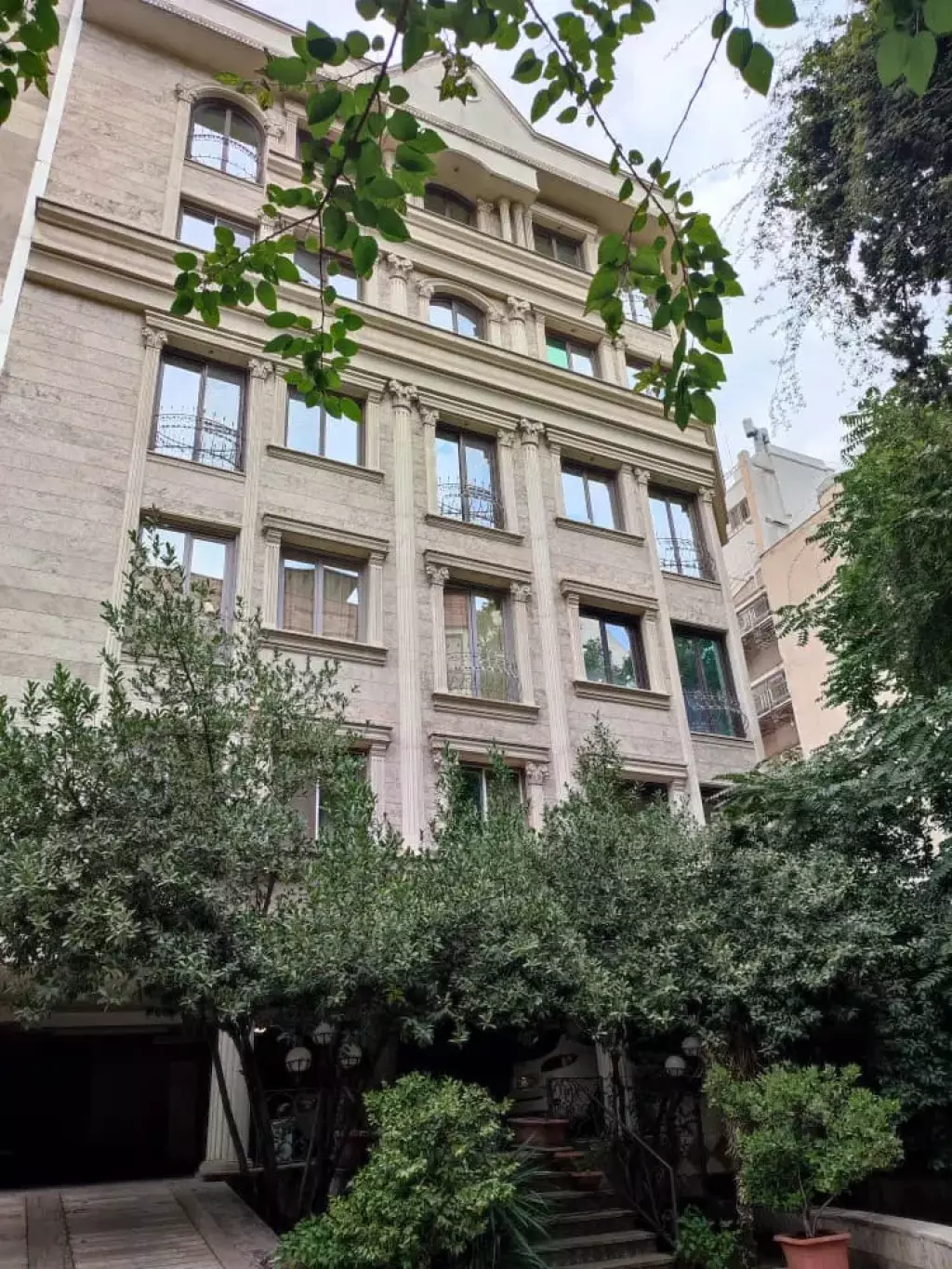 اجاره اداری و تجاری 220 متری در دروس