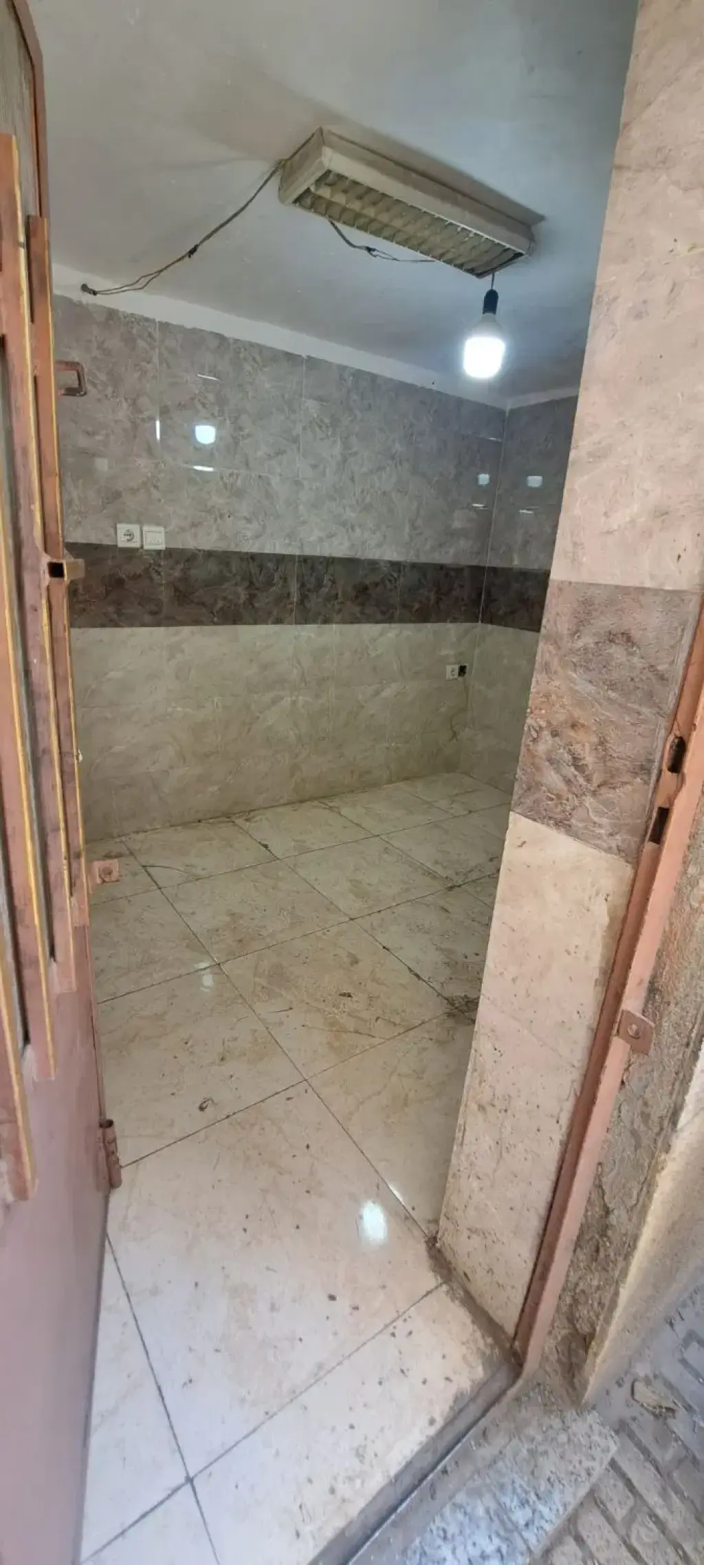 اجاره اداری و تجاری 8 متری در هاشمی - تصویر 2