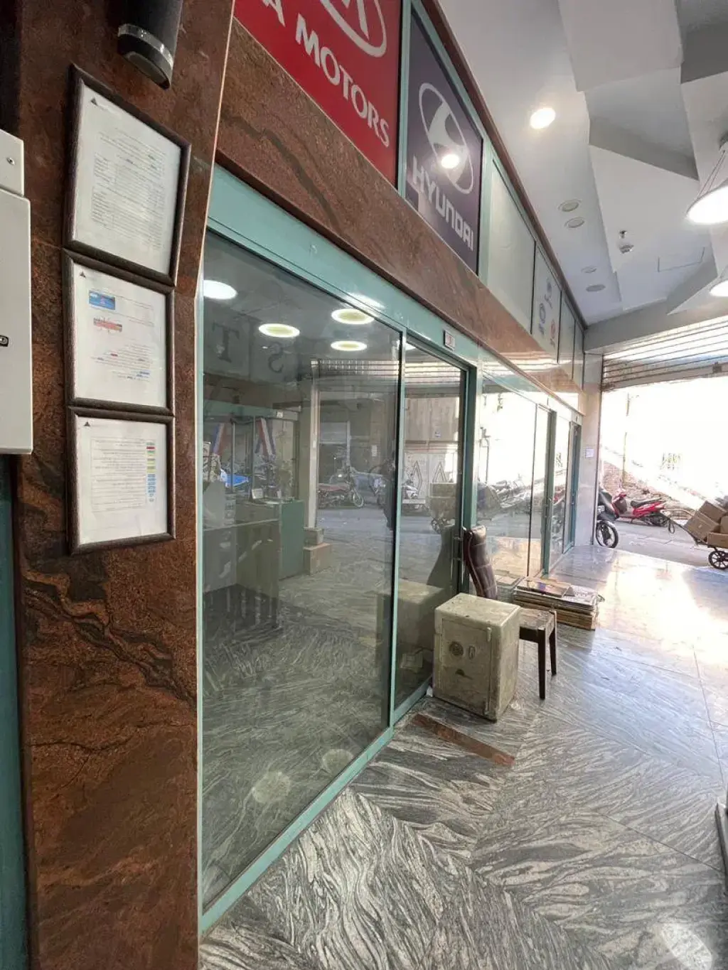فروش اداری و تجاری 18 متری در بهارستان - تصویر 2