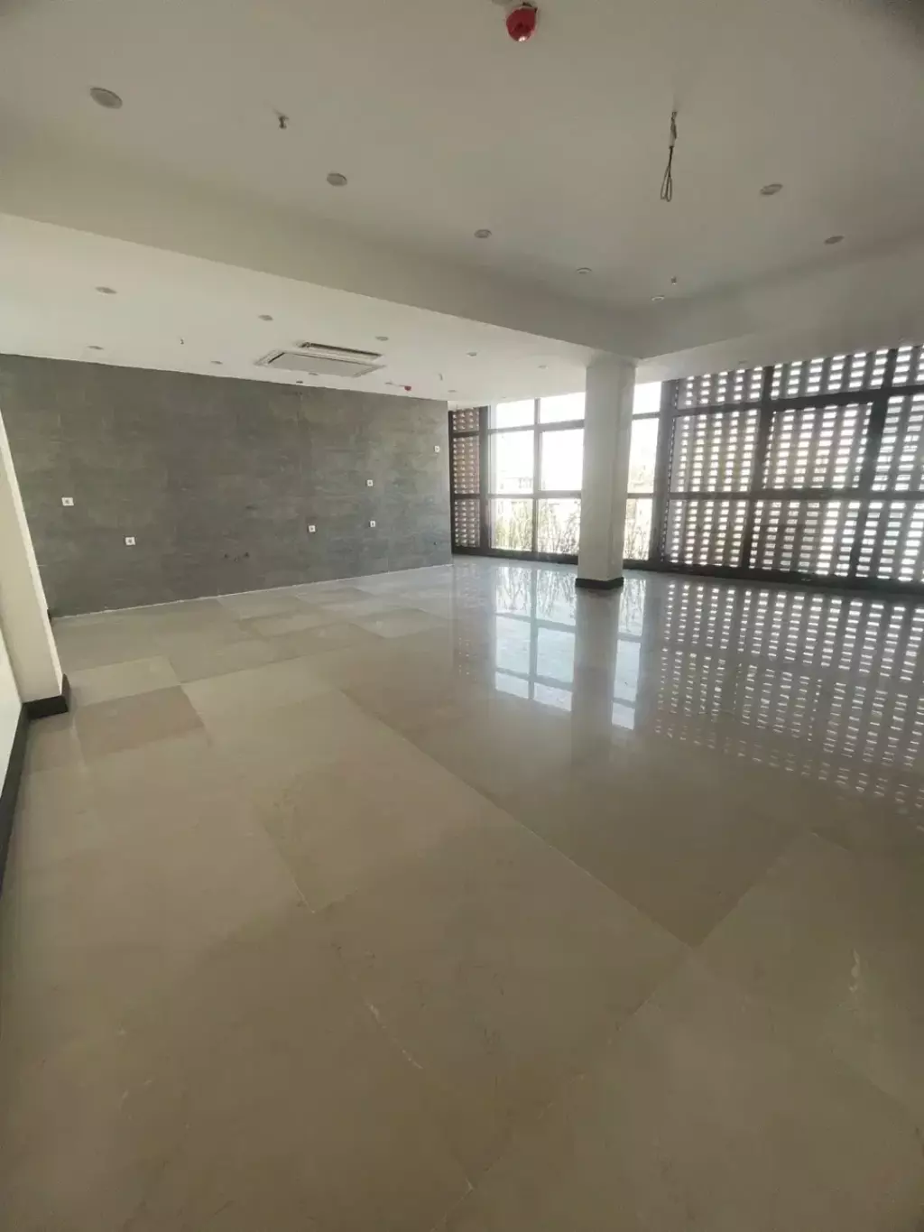 فروش اداری و تجاری 920 متری در ظفر